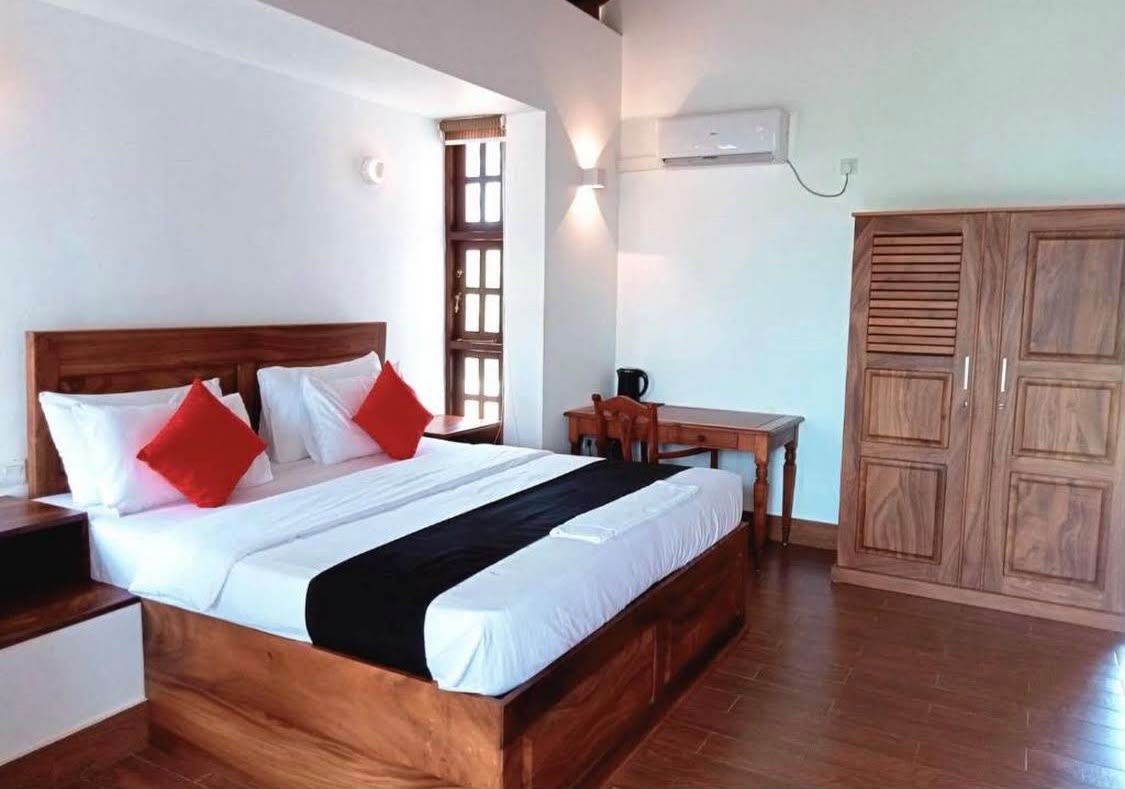 Spacious twin-bed room at the resort – kitesurfing accommodation in Kalpitiya